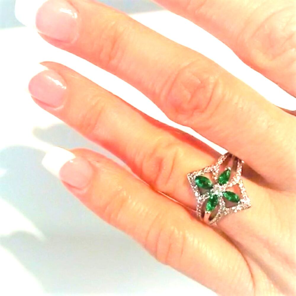 Irish‎ Green Clover Ring Sz 8 Simulated Emerald Diamond 925 Brilliant Cocktail
